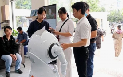Thành phố Hồ Chí Minh dùng robot AI giúp việc để phục vụ người dân