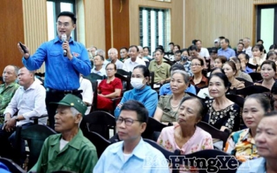 Tuổi trẻ Hưng Yên hỗ trợ người dân chuyển đổi số