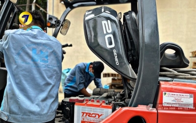 Doanh nghiệp lao đao vì xe nâng gặp sự cố? Đã có Xe Nâng 7777 lo toàn diện!