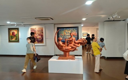 Nghệ thuật gõ cửa đời sống