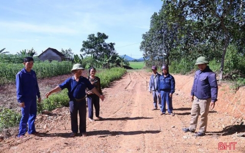 6 gia đình đồng lòng nhường đất, mở lối đi cho hàng xóm nghèo