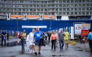 Khách tàu biển tấp nập đến Việt Nam