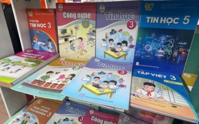 Hiệu trưởng trường học đưa ra lưu ý tới phụ huynh để tránh mua phải SGK giả, lậu