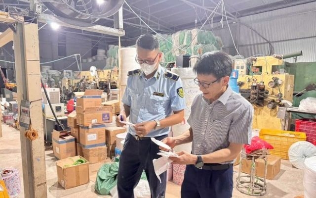 Phát hiện cơ sở sản xuất, kinh doanh bỉm trẻ em, băng vệ sinh giả mạo nhãn hiệu nổi tiếng