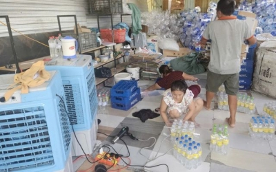 Phát hiện, bắt quả tang cơ sở dùng axit sản xuất hàng nghìn chai dấm giả