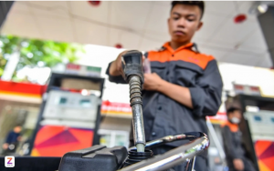 Giá xăng giảm mạnh