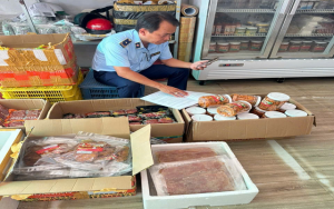 Cà Mau đồng loạt ra quân thu giữ hàng trăm ký hàng hóa không rõ nguồn gốc