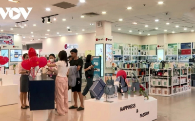 Ngành bán lẻ đổi mới để thích ứng với thương mại điện tử