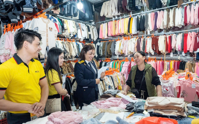 Tập trung hỗ trợ 5 triệu hộ kinh doanh chuyển từ thuế khoán sang kê khai