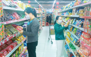 Đẩy mạnh phát triển thương mại, dịch vụ