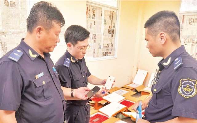 Siết chặt chống buôn lậu hàng giả