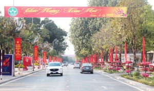 Dạo chợ chiều Vĩnh Yên: Mùi Tết đã len vào từng sạp hàng, từng bước chân người