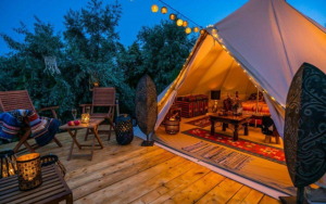 Vì sao glamping hẻo lánh hút khách dịp Valentine và Tết 2026?