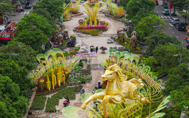 Những đại cảnh hoành tráng tại Đường hoa Nguyễn Huệ