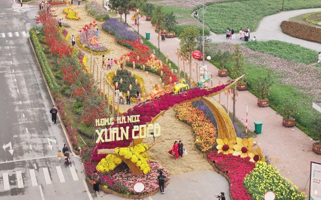 “Phúc Mã Phi Xuân” - Rực rỡ đường hoa Home Hanoi Xuan 2026 trong ngày 27 Tết