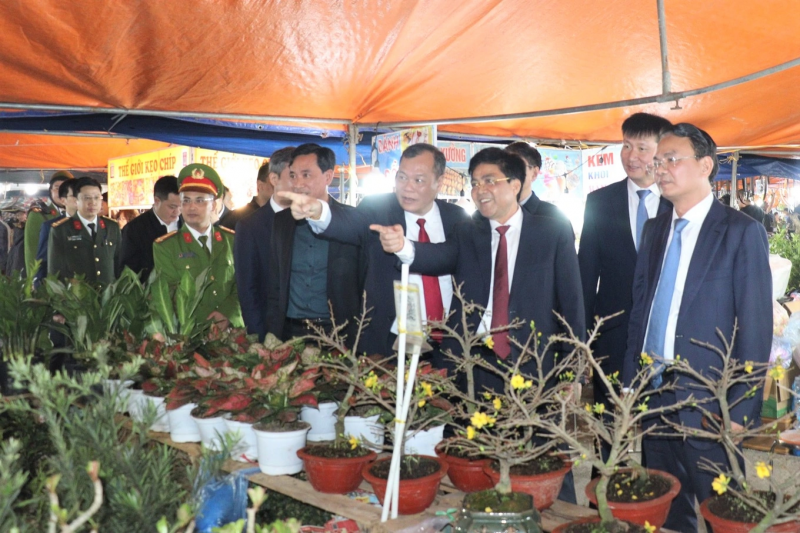 Khai hội chợ Viềng xuân ở Ninh Bình