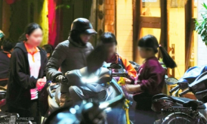 Phụ huynh tốn tiền gấp 2-4 lần khi trường bị siết dạy thêm