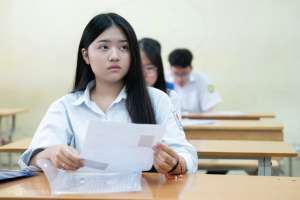 Phụ huynh 'toát mồ hôi' khi 60.000 học sinh không có suất vào lớp 10 công lập