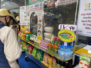 KHI XE BÁN HÀNG BƯỚC VÀO KỶ NGUYÊN CÔNG NGHỆ