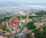 Ngôi chùa với bảo tháp 13 tầng trên núi ở Nha Trang