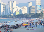 Du lịch đảo lộn vì nắng nóng cực đoan