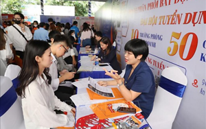 Thị trường lao động khởi sắc nhưng còn lệch pha cung - cầu