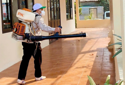 Trạm Y tế phường Hà Đông chủ động phun khử khuẩn tại các điểm bầu cử