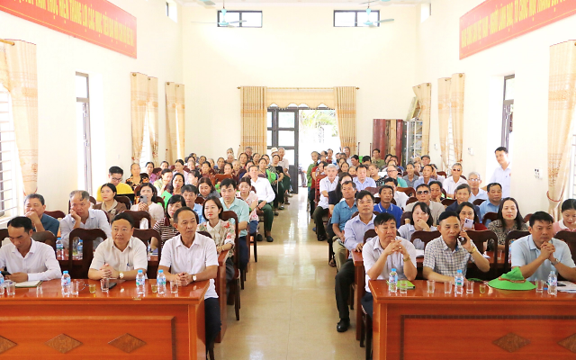 Hội nghị đầu bờ mô hình lúa TBR125, TBR88 thích ứng biến đổi khí hậu tại xã Tiên Tiến