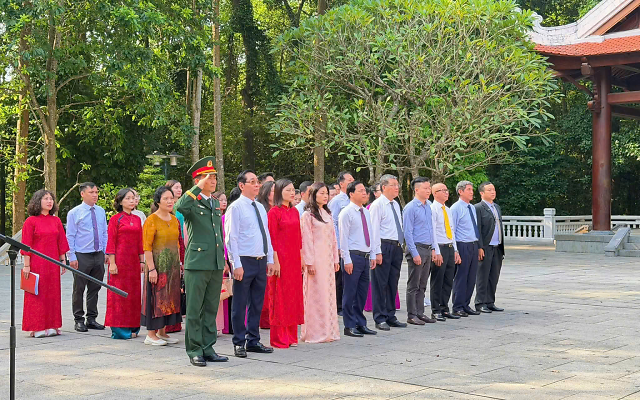 Đảng ủy Doanh nghiệp phường Hoàn Kiếm tổ chức nhiều hoạt động ý nghĩa chào mừng Ngày Doanh nhân Việt Nam