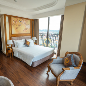 Deluxe Panorama View - Hướng oàn cảnh thành phố và hồ Phú Lộc