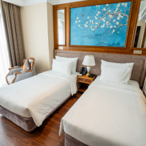 Deluxe lake view - Phòng sang trọng hướng ra hồ Phú Lộc