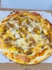 Bánh pizza size 14 nhân xúc xích bò