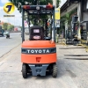 Xe nâng điện ngồi lái 1.5 tấn TOYOTA 8FB15