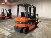Xe nâng điện ngồi lái 2.5 tấn Toyota 8FB25