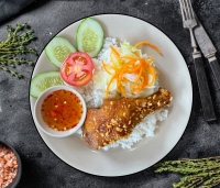 Cơm gà chiên nước mắm