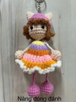 VL01- BÚP BÊ CHÂN DÀI - LEN MÓC CÔ NÀNG ĐỎNG ĐẢNH – MÓC KHÓA HANDMADE DỄ THƯƠNG. HTX VƯƠN LÊN