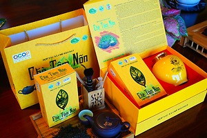 Bộ Hộp Chè Tôm Nõn Vàng có bình sứ ( 400g) – HTX chè Hảo Đạt