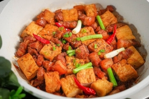 Cơm thịt rim đậu hũ