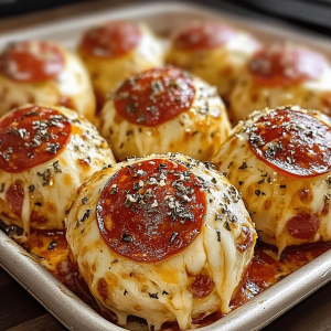 PIZZA BOMB (nhân xúc xích bơ tỏi)