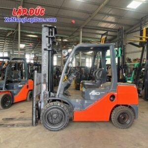 Xe Nâng Dầu 3 tấn TOYOTA 02-8FD30