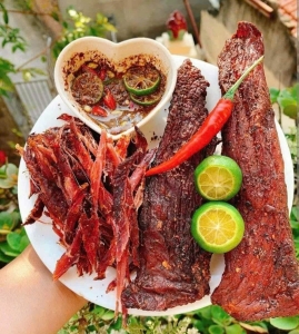 Thịt trâu gác bếp 