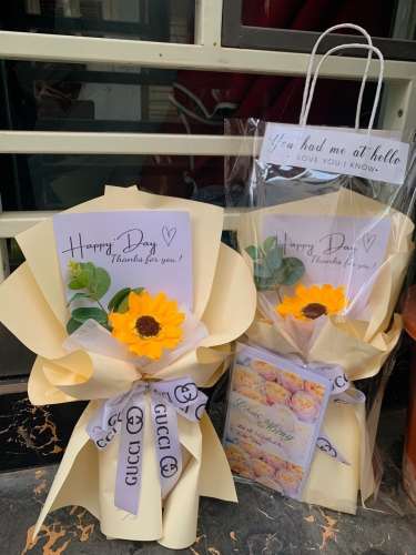 Bó hoa handmade làm quà tặng cho người yêu