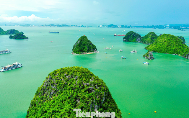 Vẻ đẹp của vịnh Hạ Long được 3 lần UNESCO công nhận là di sản