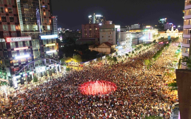 Ấn tượng với phố đi bộ Nguyễn Huệ