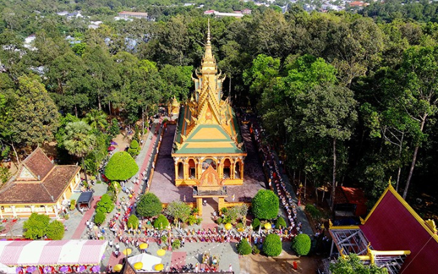 Phát triển du lịch gắn bảo tồn di sản