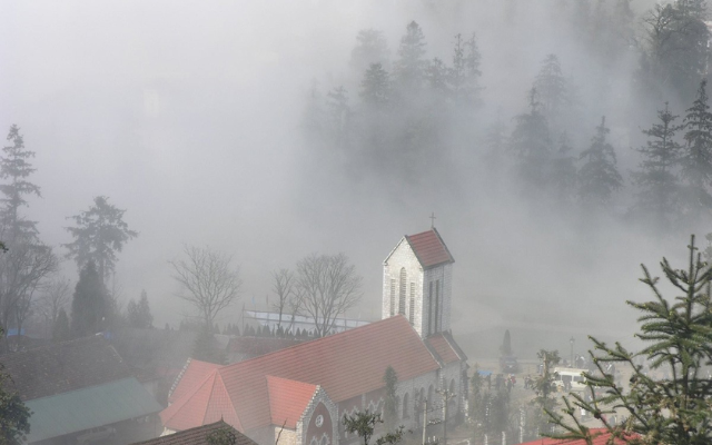 Nhà thờ đá cổ - điểm du lịch hấp dẫn của Sa Pa