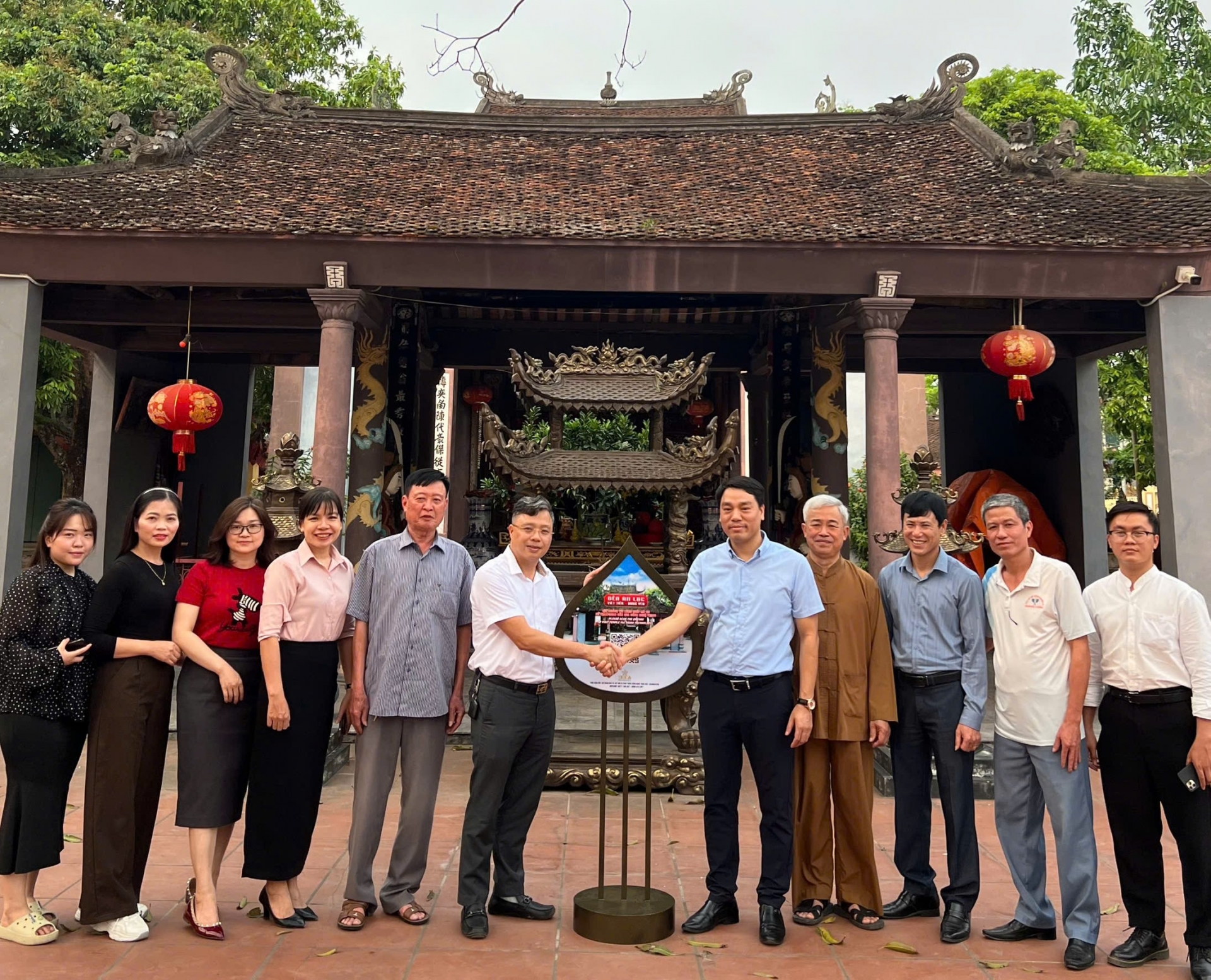 Quét mã QR để “bước vào” Đền An Lạc: Khi di sản được sống lại bằng công nghệ VR360