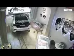 Nữ tài xế lùi xe tông vào cửa hàng làm một bảo vệ nguy kịch ở Hải Phòng
